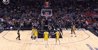 开云-詹姆斯拉伤腹股沟退场 旧伤复发让湖人再蒙阴霾