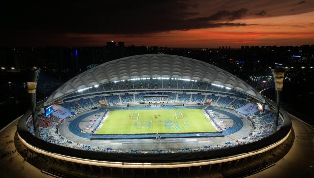 开云体育下载-马德兴：​中超回来了！应感谢来之不易的雪中送炭！